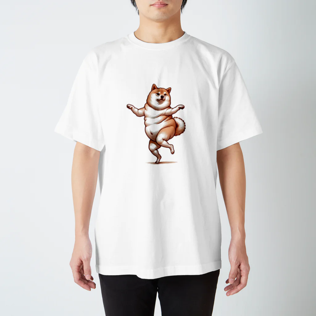 柴犬に囲まれたいのダンスするシュールな柴犬 Regular Fit T-Shirt