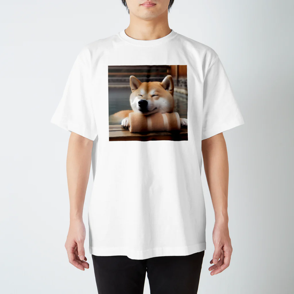 wonderwoofのほっこり柴犬 Regular Fit T-Shirt