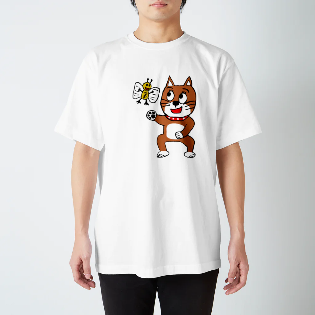 横浜ザイバツ　ショップのちょうちょと遊ぶ柴犬 Regular Fit T-Shirt