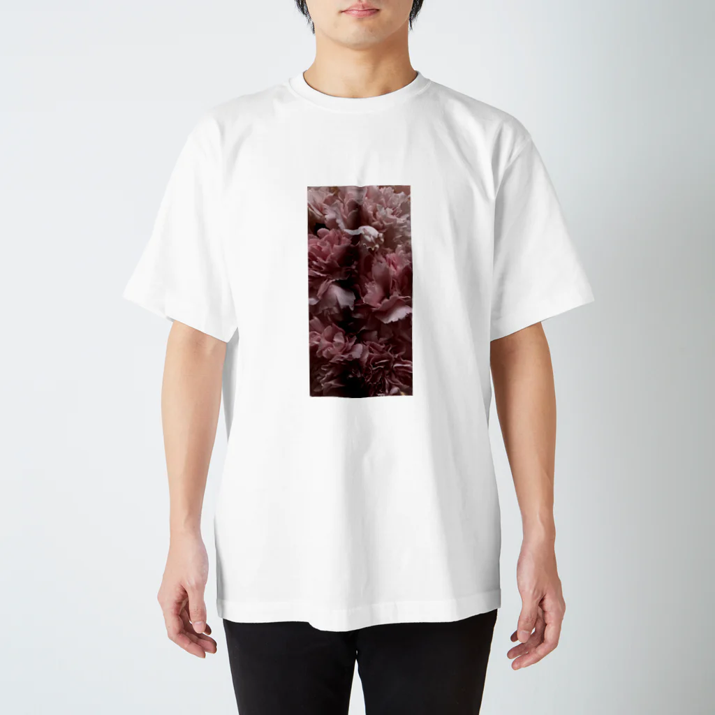 MomoTakaのピンク系カーネーション Regular Fit T-Shirt