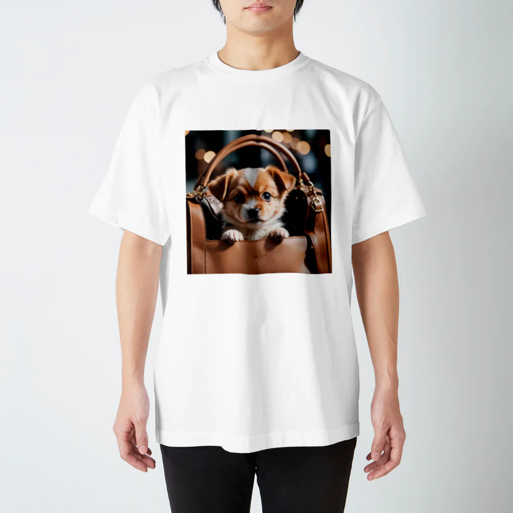 hanako_nono21のバッグに入った犬 Regular Fit T-Shirt