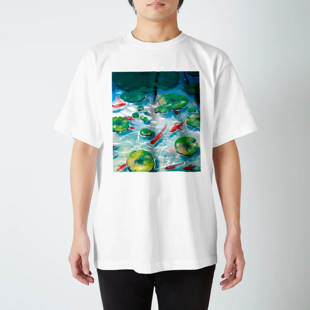 地球屋SUZURI店の金魚 Regular Fit T-Shirt