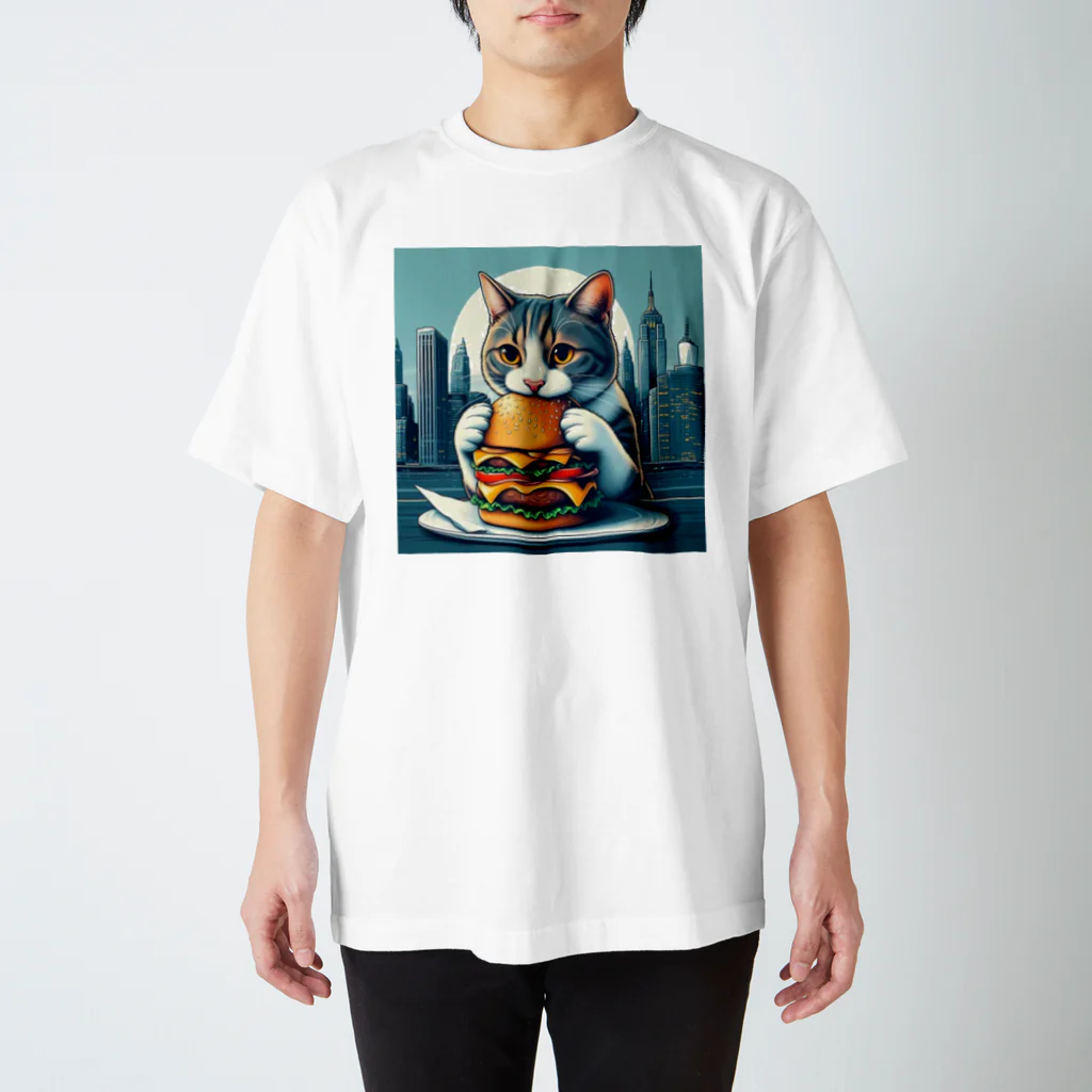 cat_burger_streetの街中でハンバーガーを食べる猫_gray スタンダードTシャツ