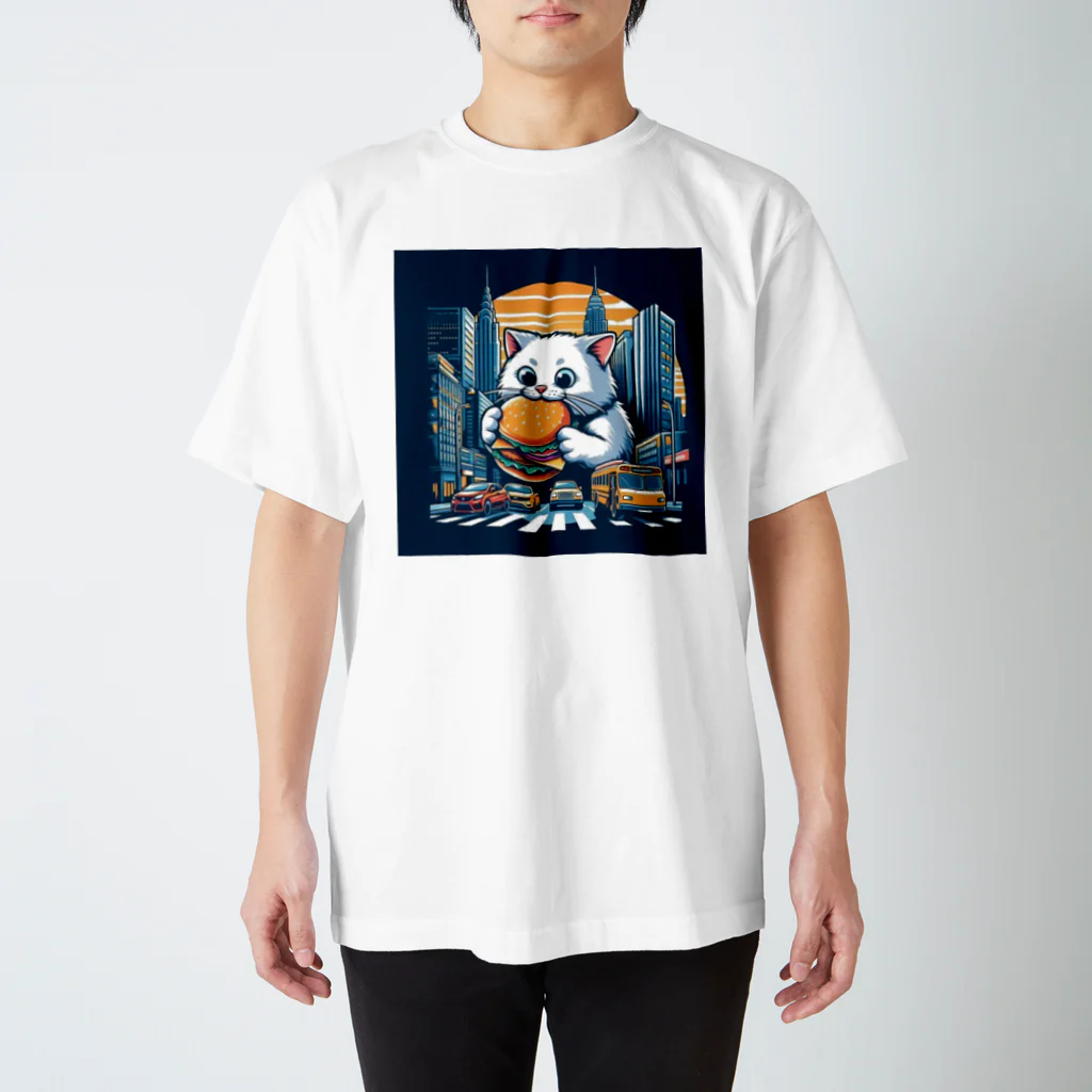 cat_burger_streetの街中でハンバーガーを食べる猫_White スタンダードTシャツ