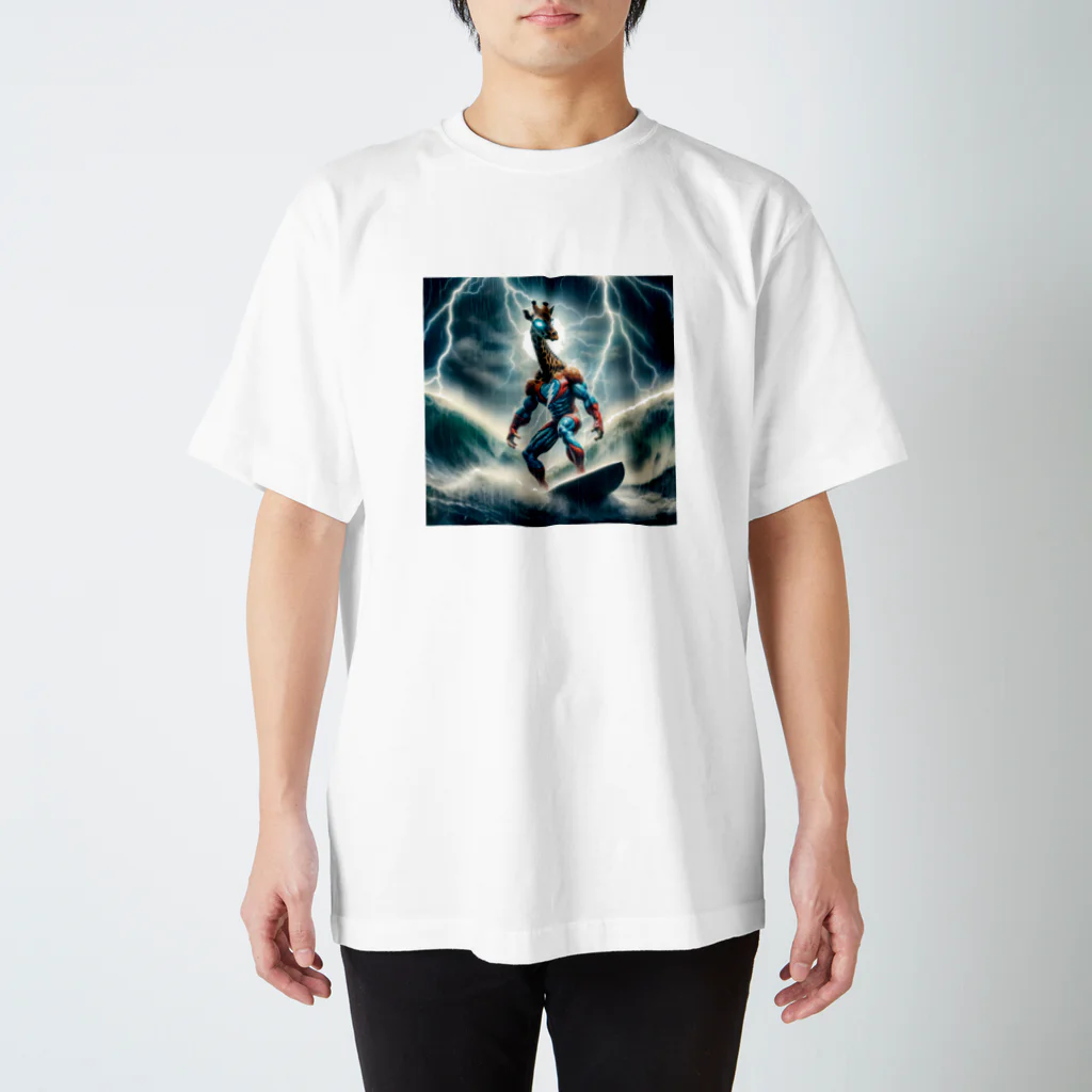 アニマルxスポーツグッズ「アニマル・ヒーローズ」の『キリンKOJIRO - 波乗り嵐での挑戦』 Regular Fit T-Shirt