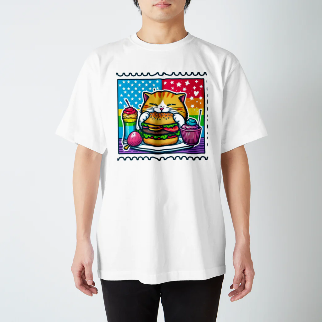 cat_burger_streetの若者ウケを狙ったハンバーガーを食べる猫 スタンダードTシャツ