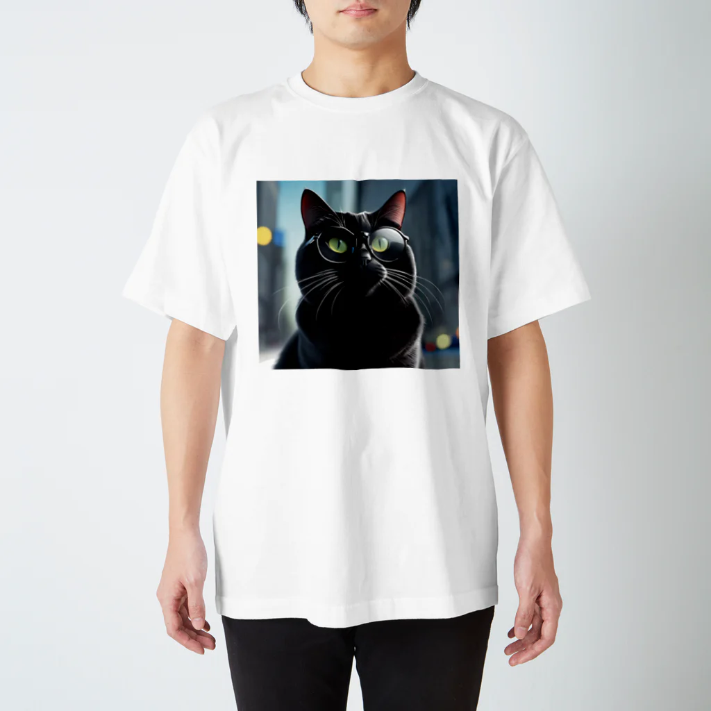 mknの貫禄のあるくろ猫 Regular Fit T-Shirt