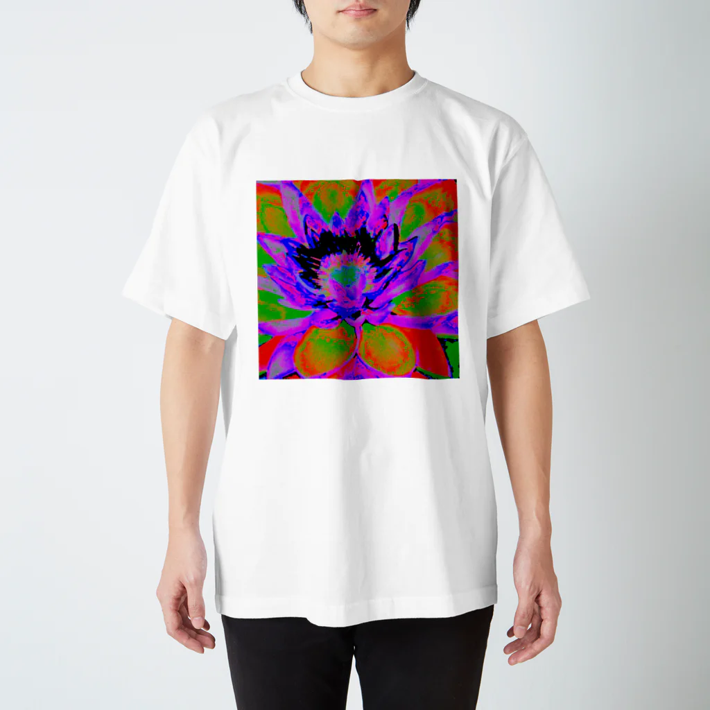 水草のサイケデリックな蓮の花 スタンダードTシャツ