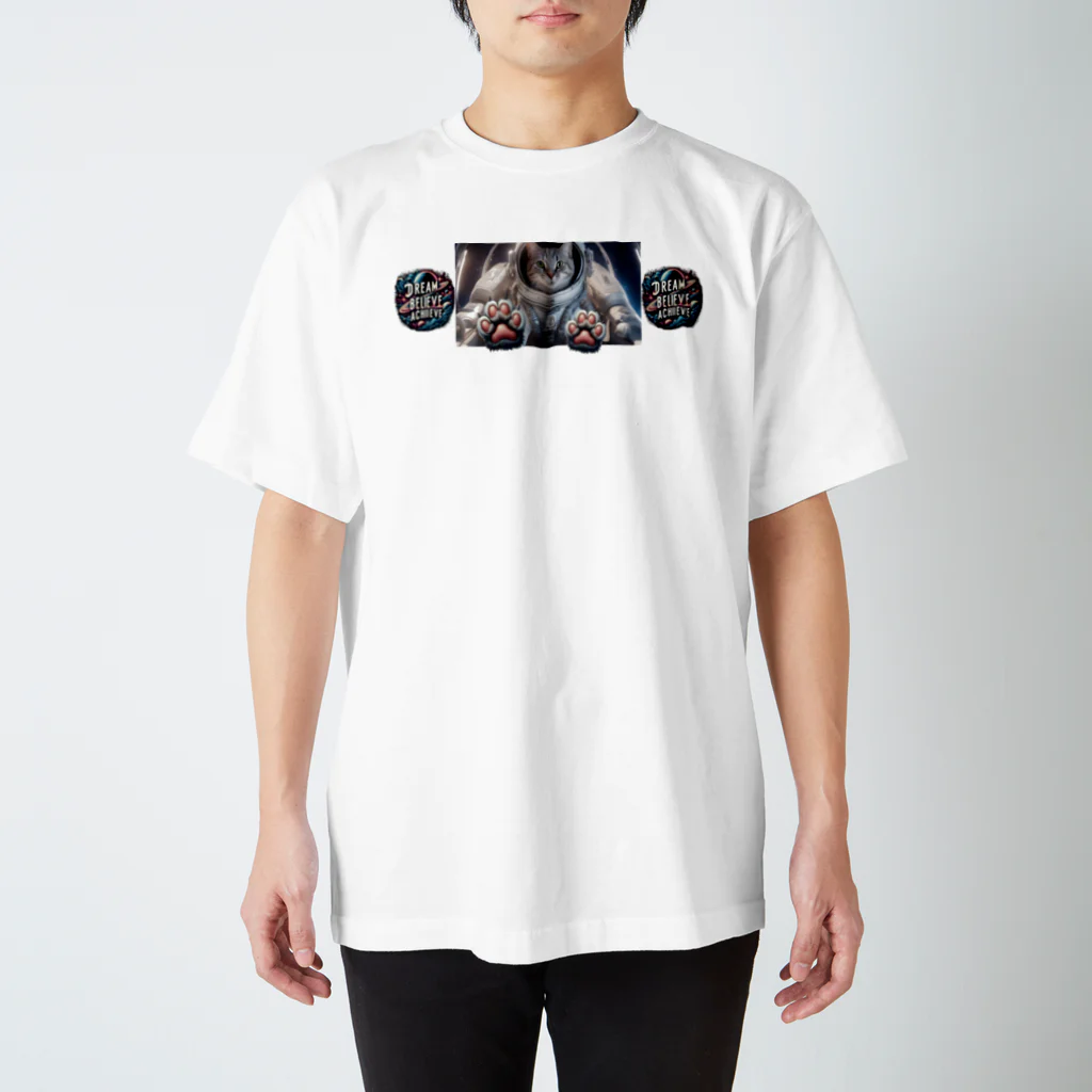 DivineFelineXprsnsの素敵な宇宙服を着た猫「スターライト」 Regular Fit T-Shirt