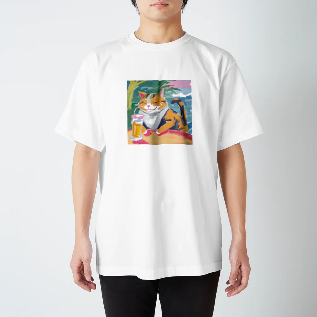 tanather shopのビールを飲んで幸せそうなネコさん スタンダードTシャツ