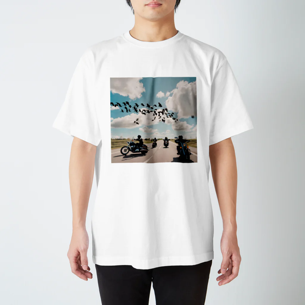 the blue seasonの風を切って、空と地を繋ぐ Regular Fit T-Shirt