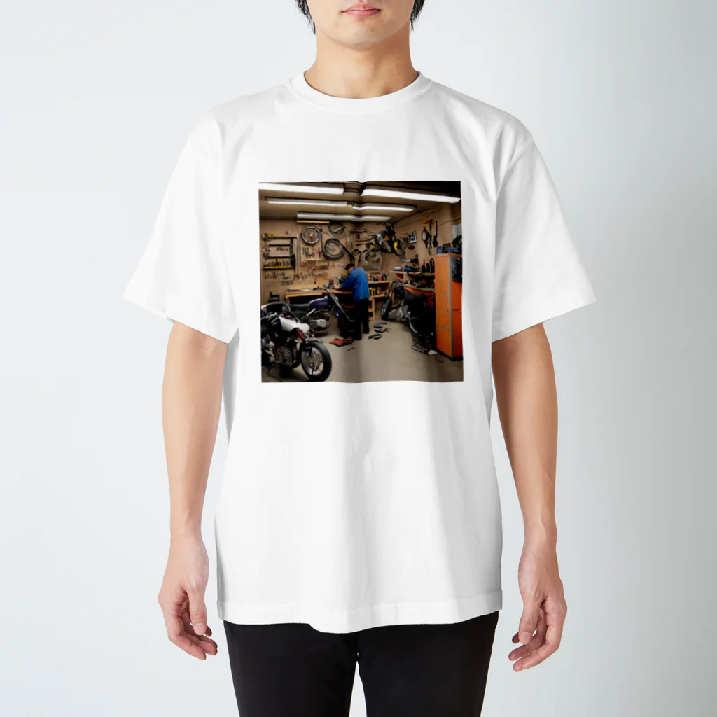 the blue seasonの熟練のメカニック、創造の空間 Regular Fit T-Shirt