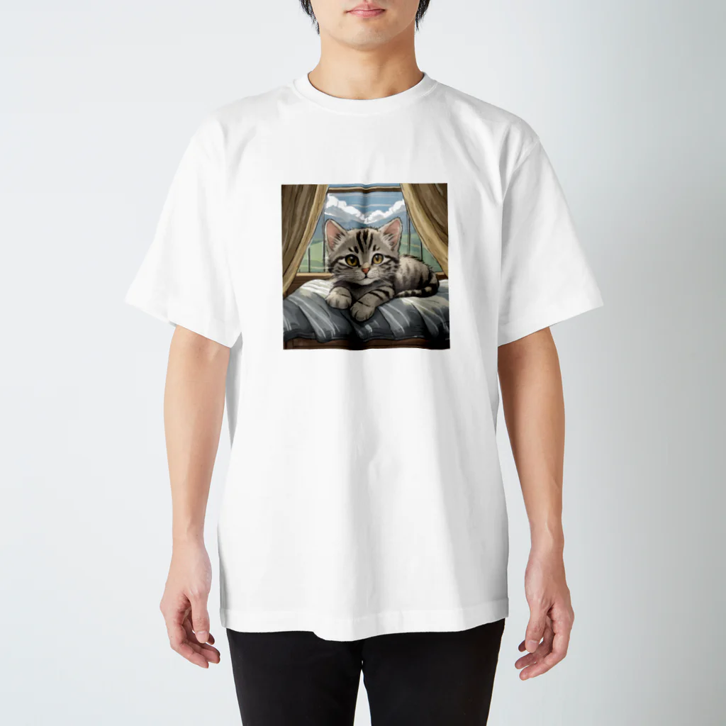 yoiyononakaの春の午後と虎縞灰猫01 Regular Fit T-Shirt