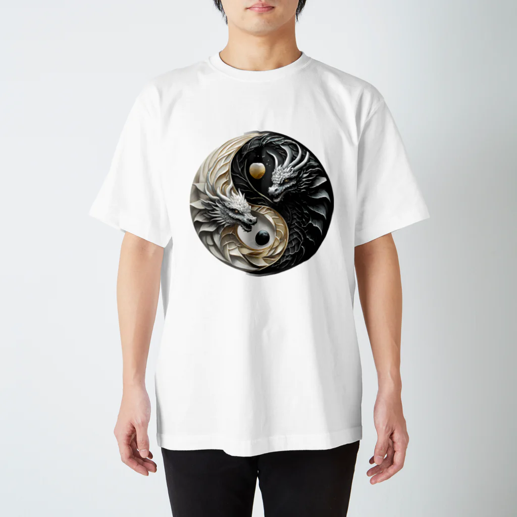 Ａ’ｚｗｏｒｋＳの龍頭陰陽太極図 Regular Fit T-Shirt