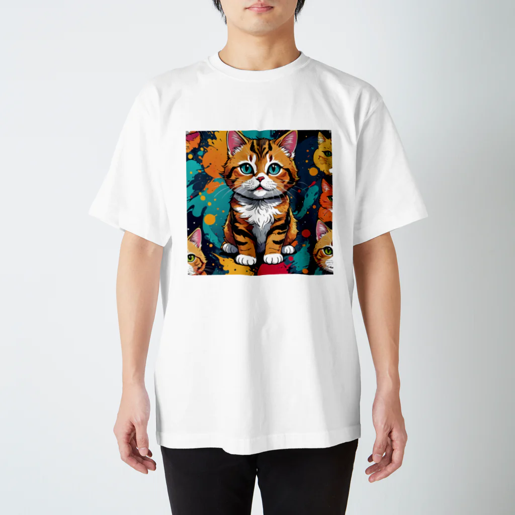 猫だらけの見つめるトラ猫 Regular Fit T-Shirt