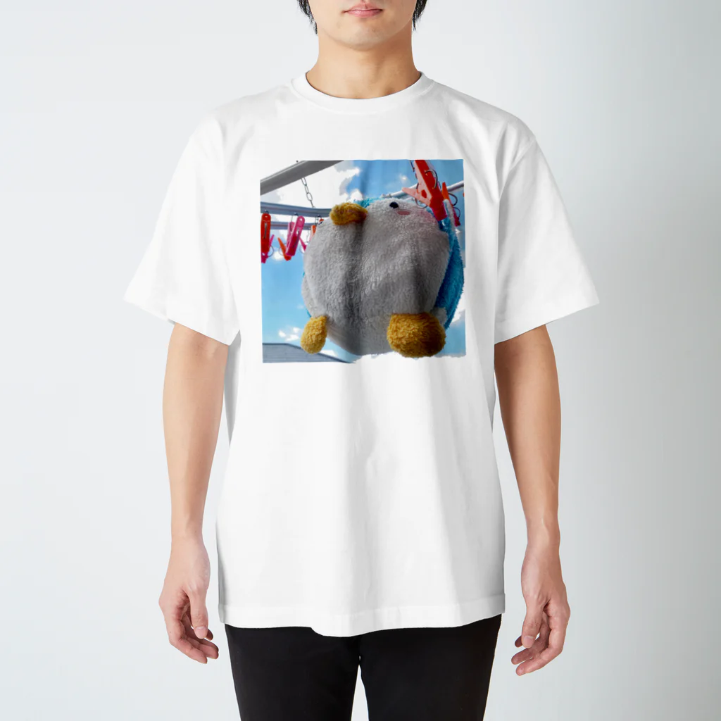 福井かほの干されてしまった 毛玉のペンギンぬいぐるみ Regular Fit T-Shirt