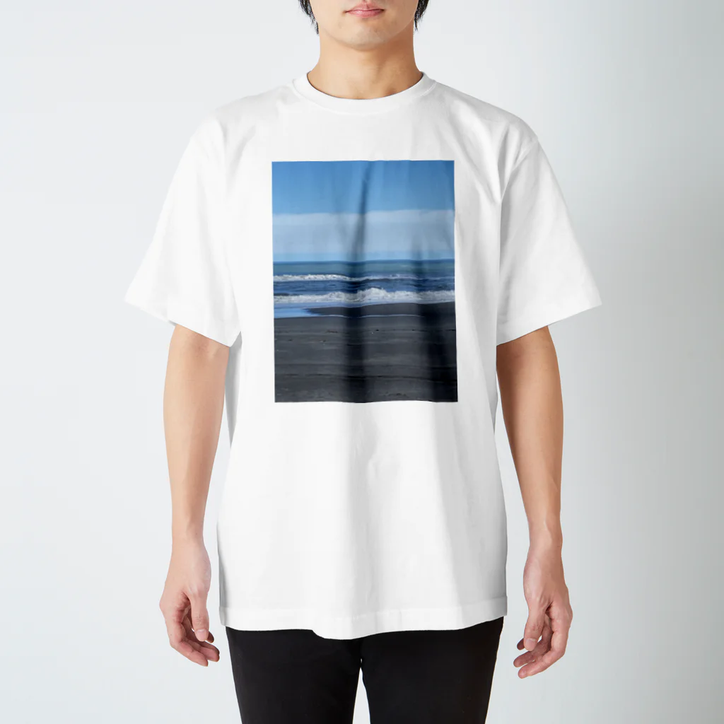 koikoi shop@suzuri店のあえて殺風景な北国の海 Regular Fit T-Shirt