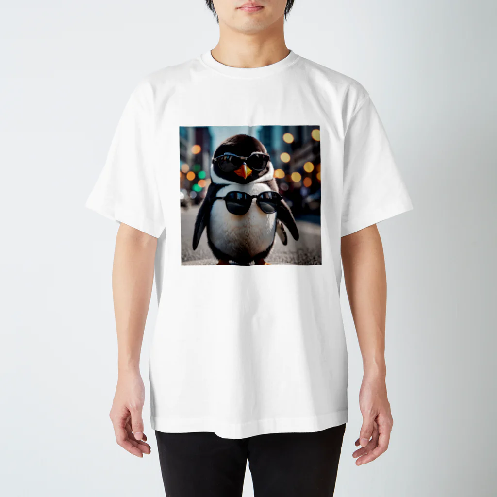 pen.のペンギンのカリスマ性を感じる写真！ Regular Fit T-Shirt