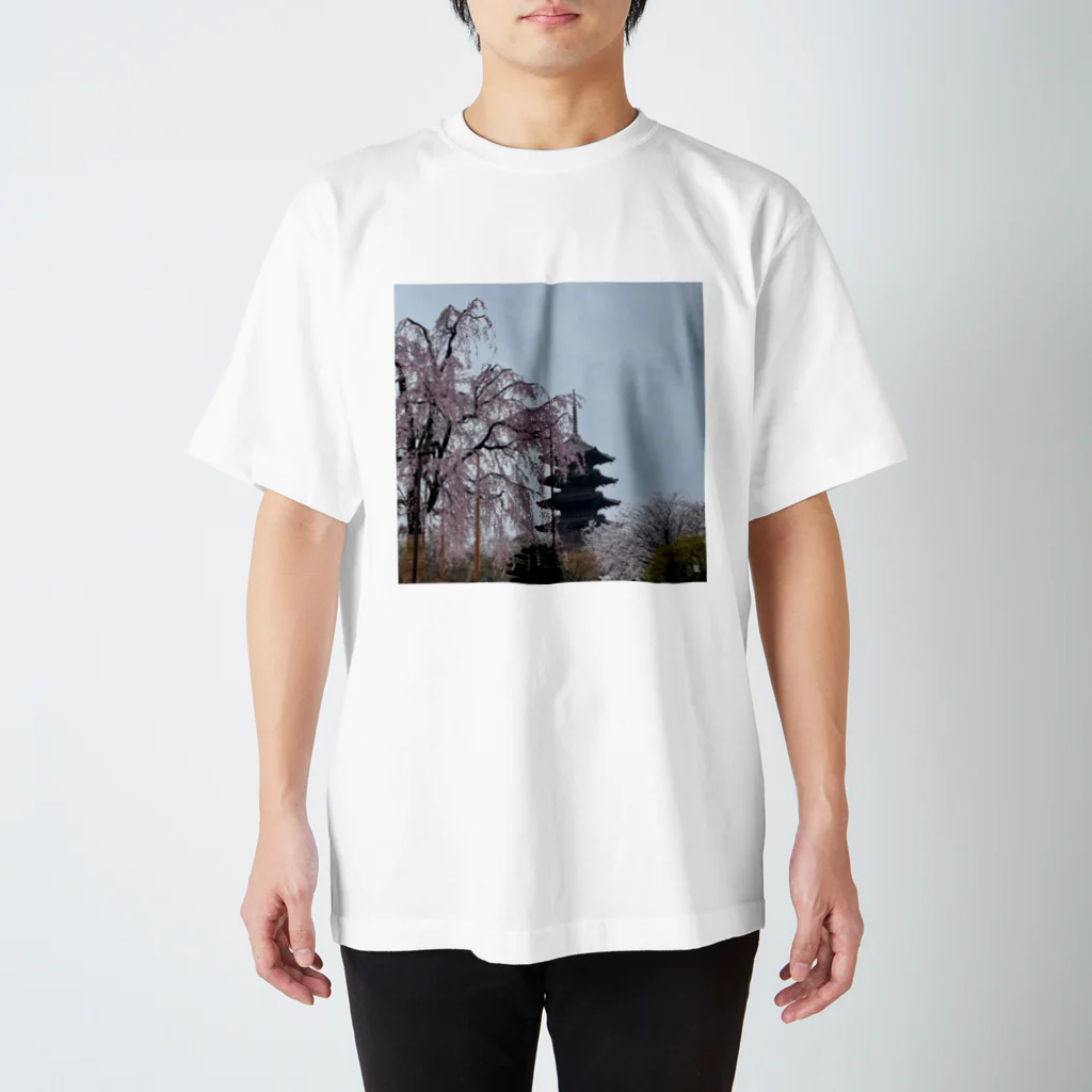 puakeli 合同会社の枝垂れ桜と五重塔 Regular Fit T-Shirt