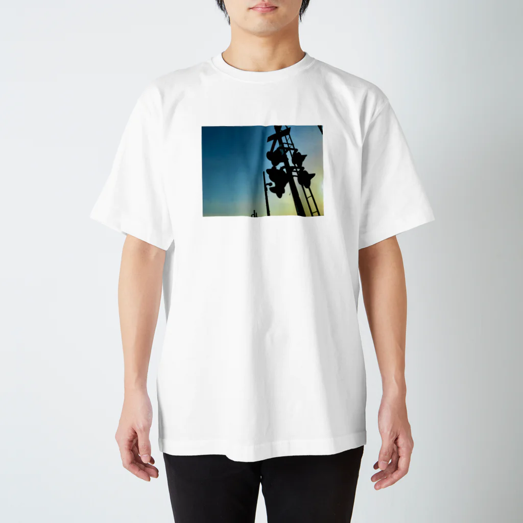 灯り窓の踏切 Regular Fit T-Shirt