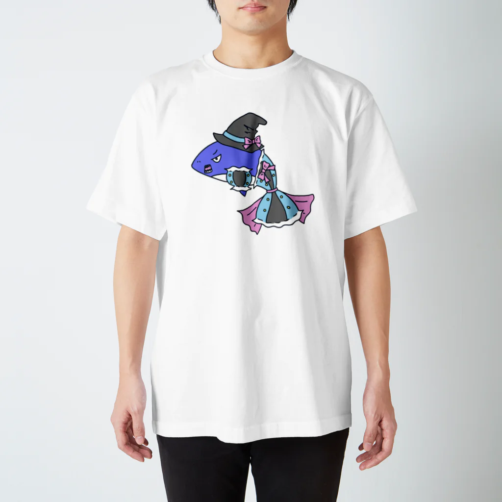 🌸砂糖ましろ🌸のサメに魔女帽子 Regular Fit T-Shirt