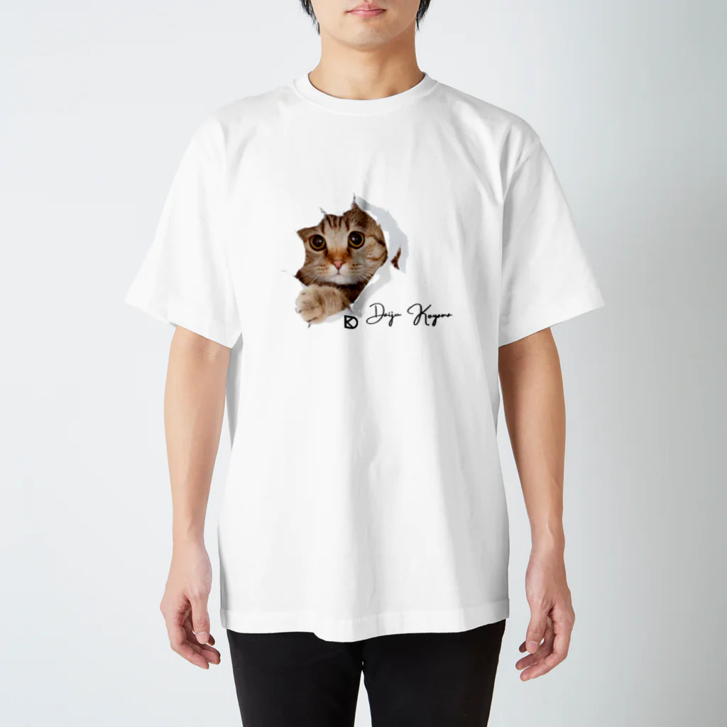 D・K　Design.saitama　ディーケーデザインさいたまのDKデザイン　覗き猫 Regular Fit T-Shirt