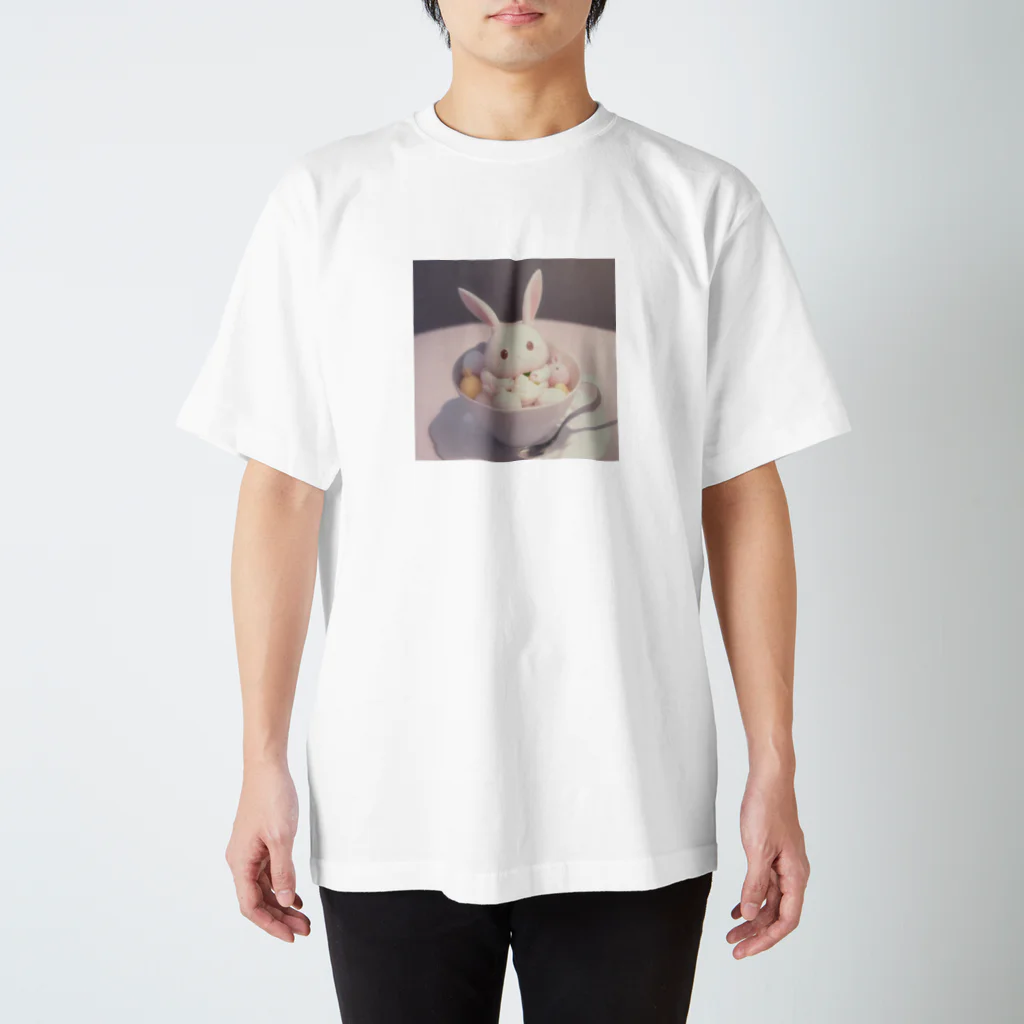 nakayan33のアイスカップうさ Regular Fit T-Shirt