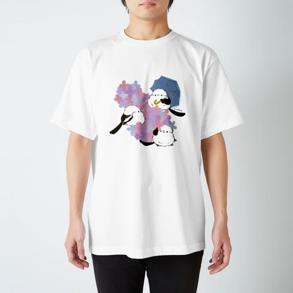 ぴよ手帖 | シマエナガ雑貨のあじさいとシマエナガ_かさ＠ぴよ手帖 | シマエナガ雑貨 Regular Fit T-Shirt
