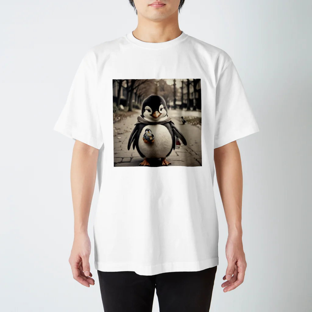 Mt_hatakeのお出かけペンギン Regular Fit T-Shirt