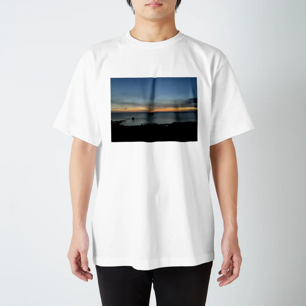 Y life partnerの沖縄の夕暮れ Regular Fit T-Shirt