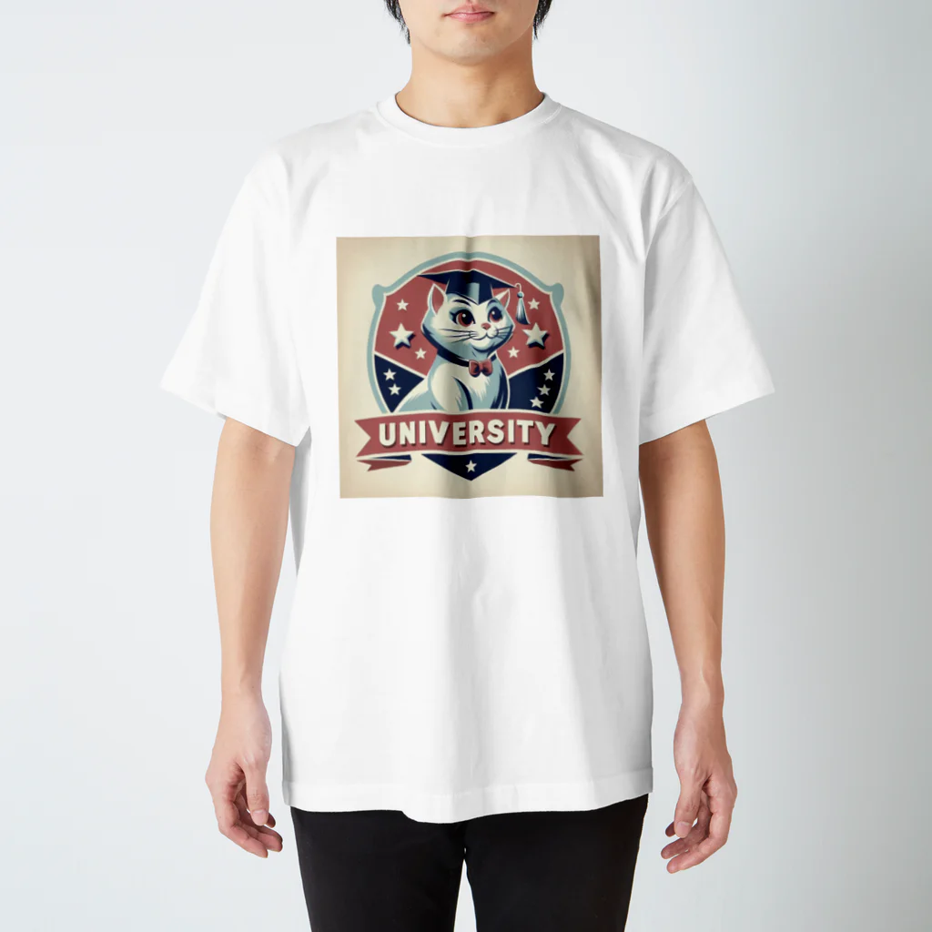 猫猫’ズのMeow University シリーズ【白猫】 Regular Fit T-Shirt