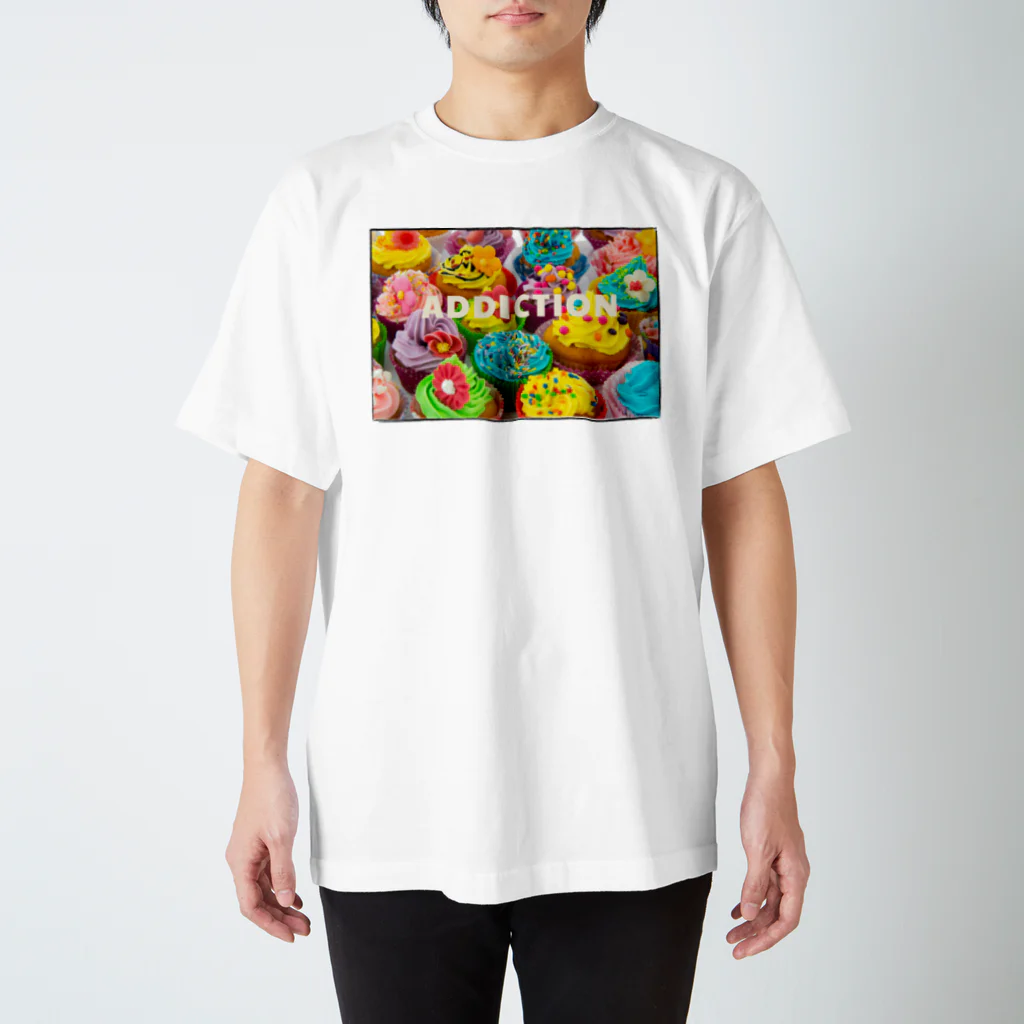 HappyFaceMarketのカップケーキ中毒アディクション Regular Fit T-Shirt