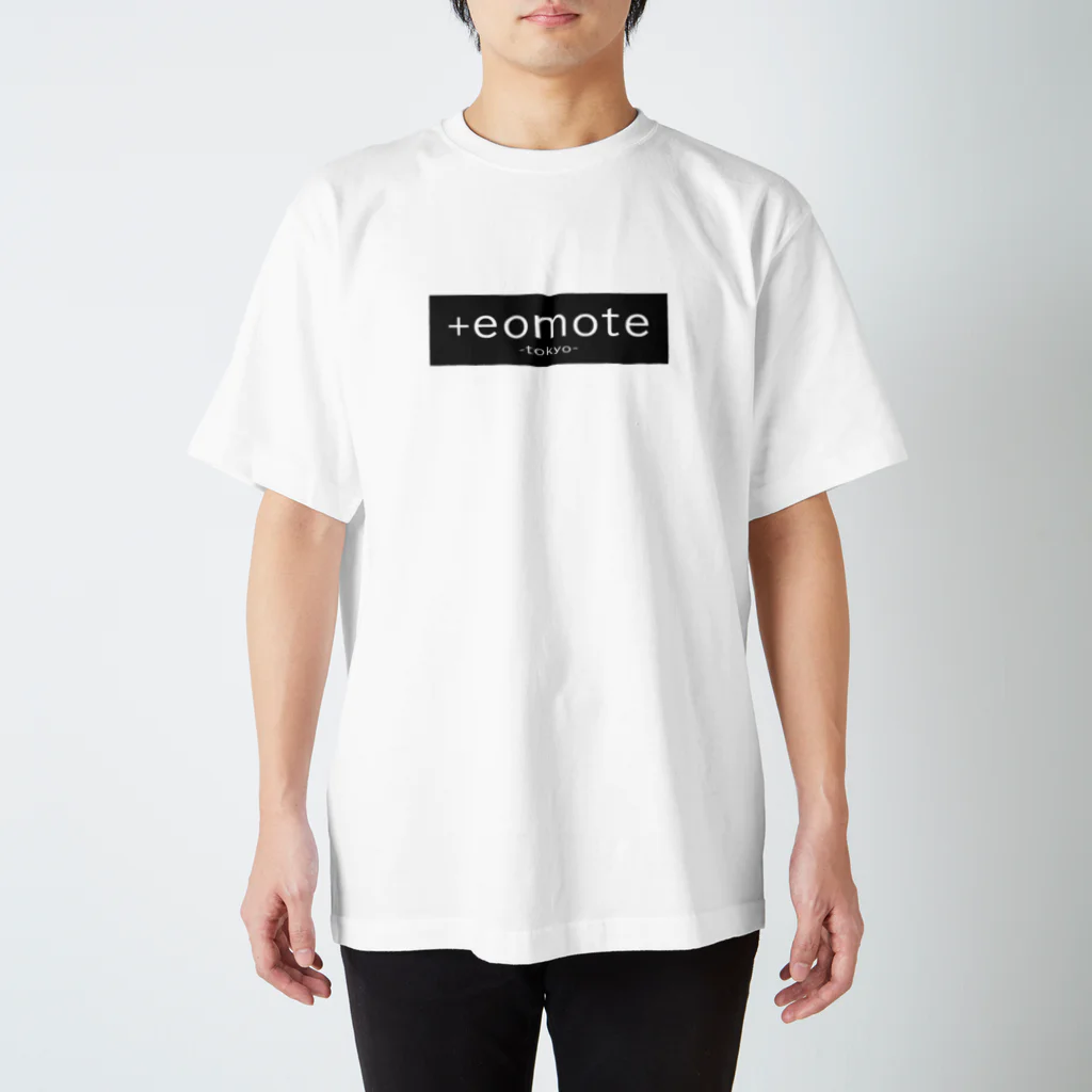 eomoteのeomoteのシンプルなロゴ（背景文字）が入ったTシャツ（白） スタンダードTシャツ