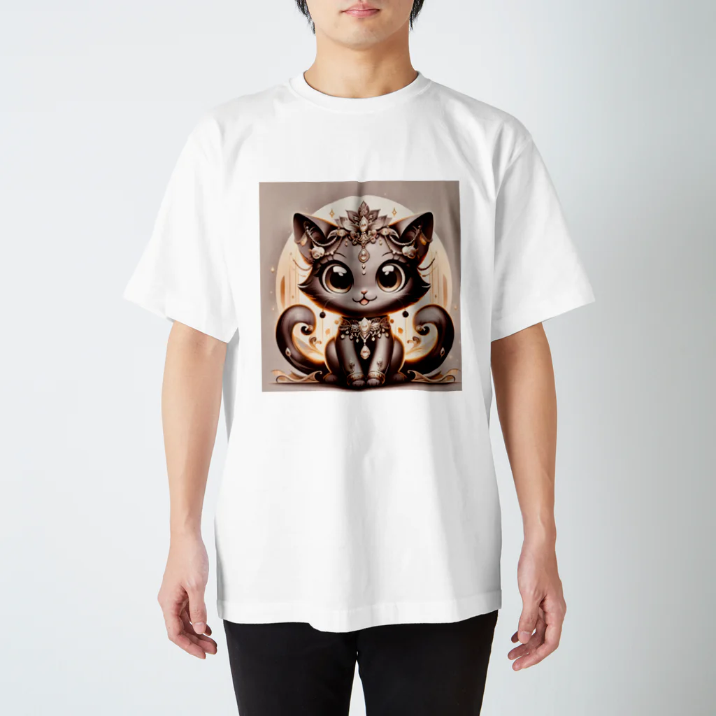 黒猫ギャラリー🐈‍⬛の可愛く美しく煌びやかな猫の神様 スタンダードTシャツ