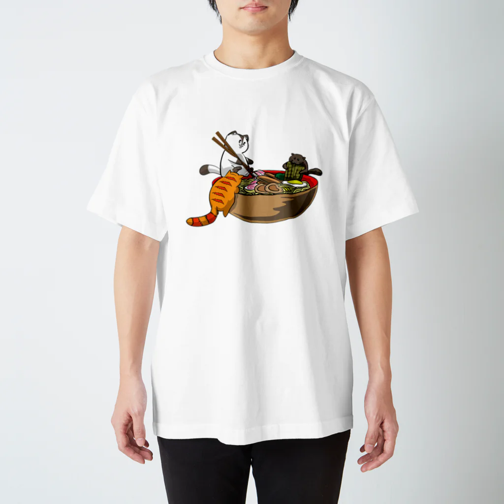 World_Teesのラーメンを食べるかわいいネコのアニメ！ Regular Fit T-Shirt