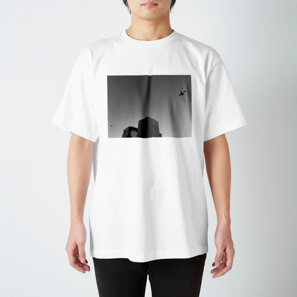 kuramのショップのモノクロ東京 Regular Fit T-Shirt