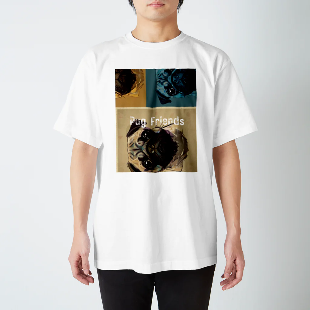 Pug Friendsの愛らしいパグの魅力 Regular Fit T-Shirt