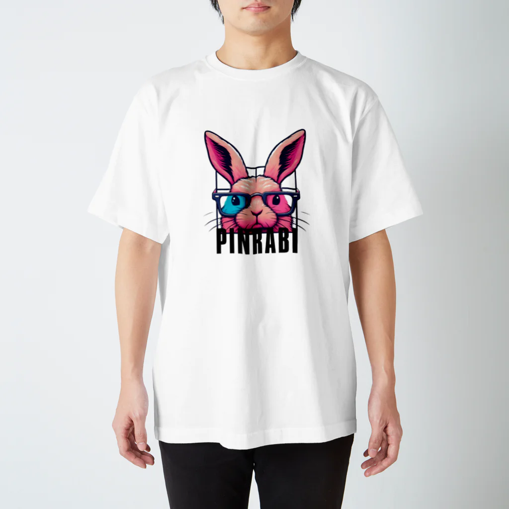 pinrabi【ピンラビ】のPINRABI【クールで個性的なピンクのウサギ】 Regular Fit T-Shirt