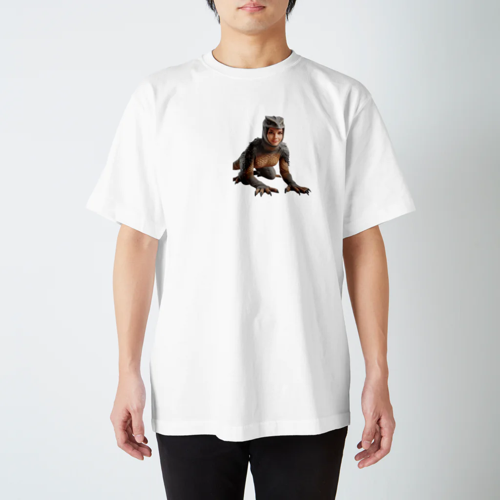 reptilesの怪人トカゲ女 Regular Fit T-Shirt