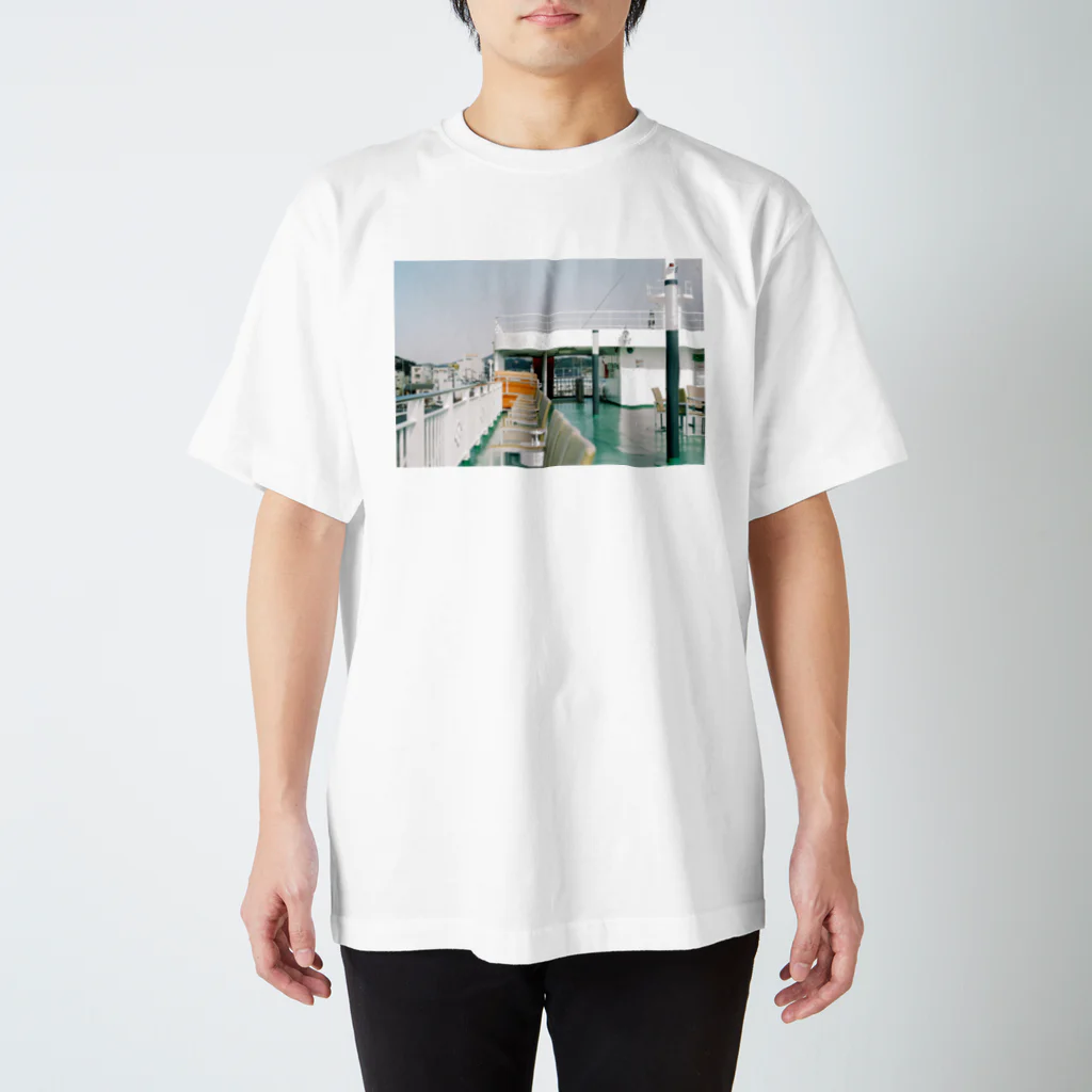 夜明け前の空の直島までのフェリー スタンダードTシャツ