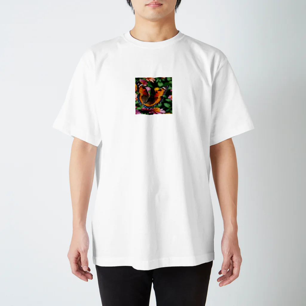 きんにくゆうたろうの花の蜜を吸うチョウ Regular Fit T-Shirt