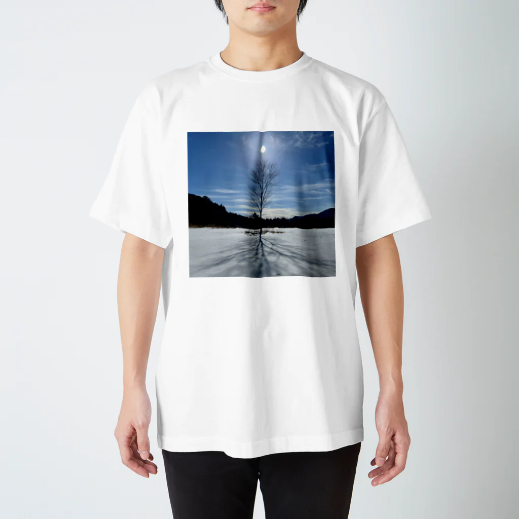 さとスタジオの空と木と雪 Regular Fit T-Shirt