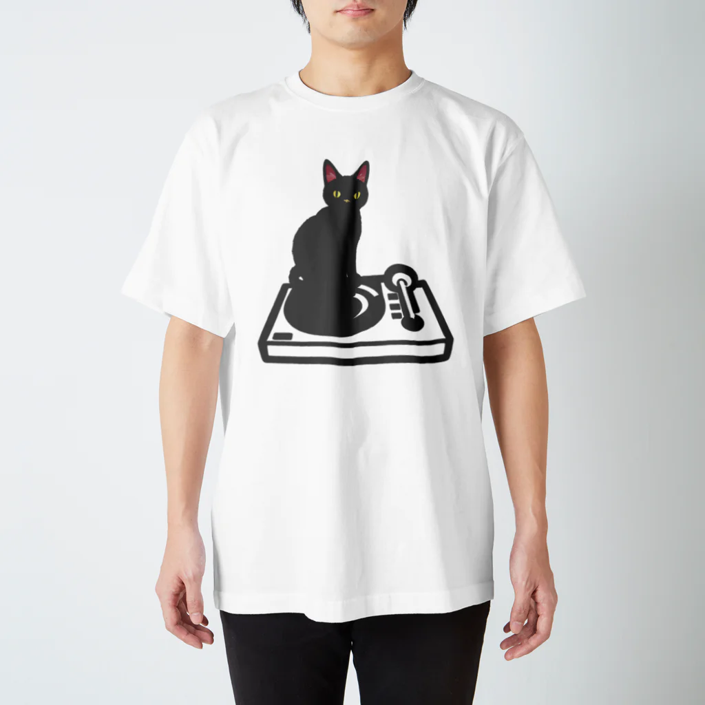 サトオのターンテーブルに乗る黒猫 Regular Fit T-Shirt