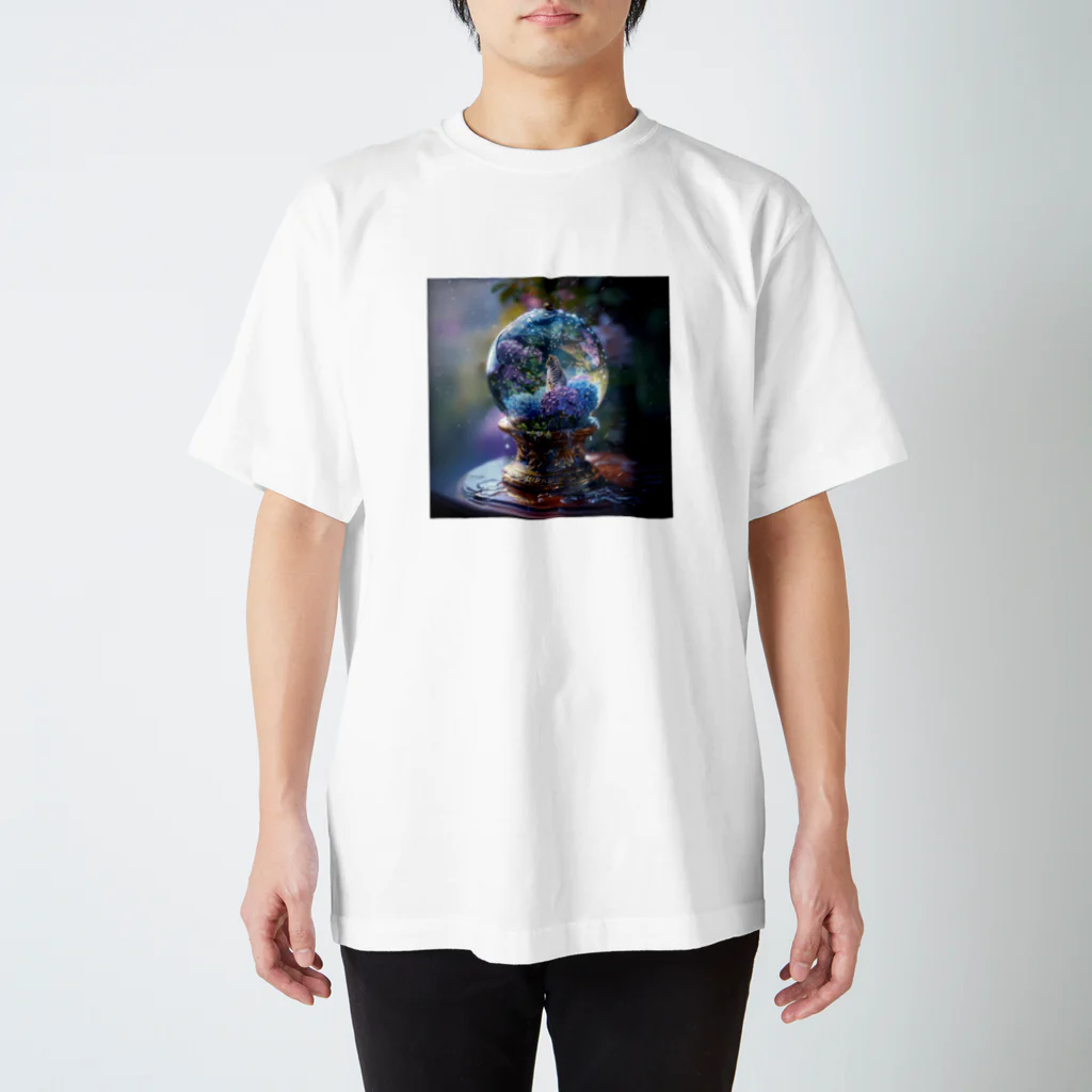 スノードームと猫の猫と紫陽花 Regular Fit T-Shirt