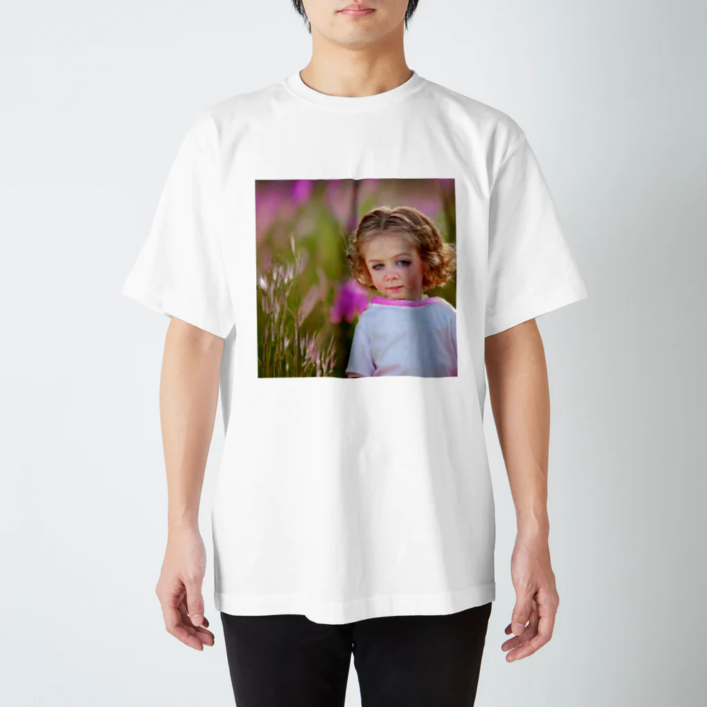 Natural Eleganceの天使のような少年 スタンダードTシャツ