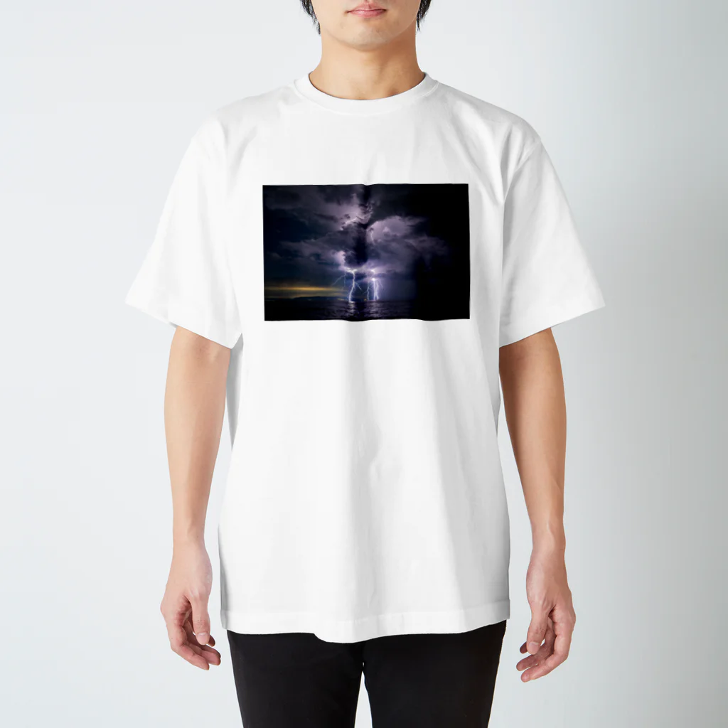 YLIL Shopの夏の雷 Regular Fit T-Shirt