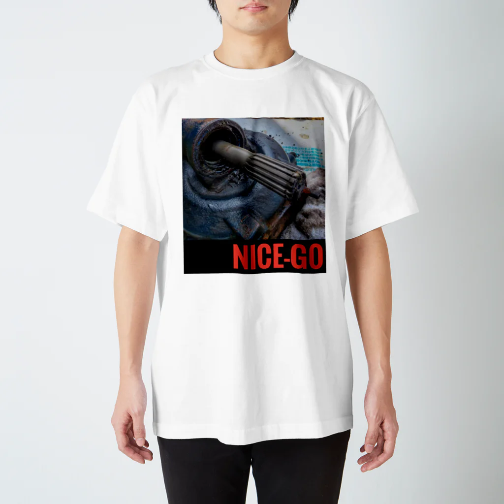 NICE-GOの力強いスプライン Regular Fit T-Shirt