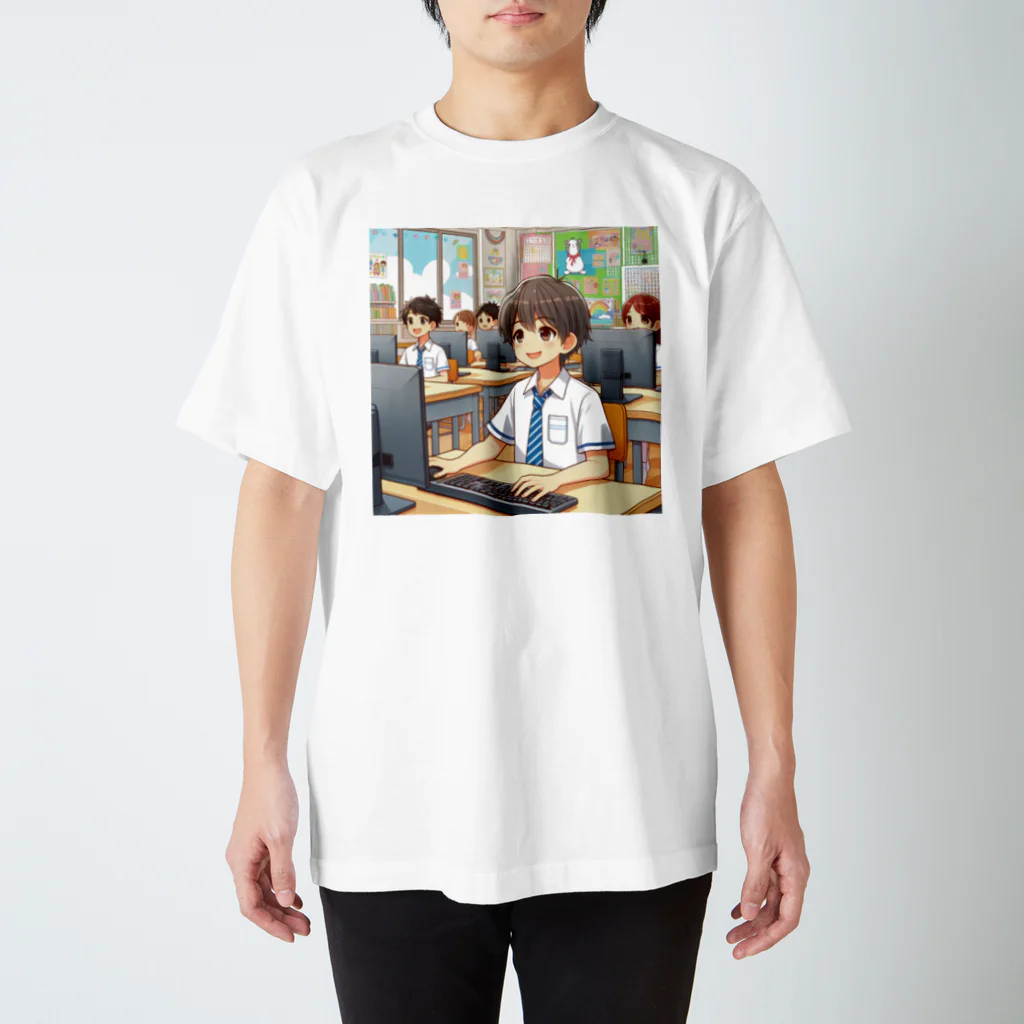 可愛い男の子イラスト販売所　By,keicyanの男の子　中学1年生　パソコン部 Regular Fit T-Shirt