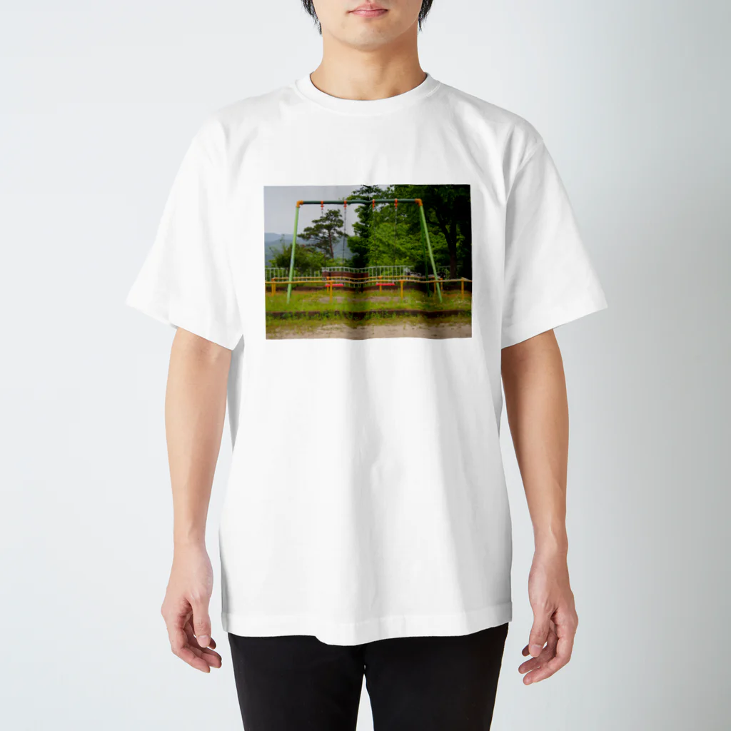 morinoyouseiの公園のブランコ スタンダードTシャツ