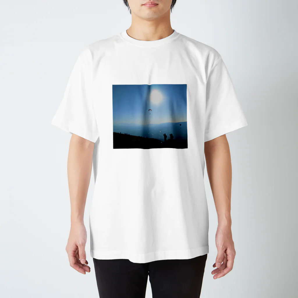 Good morning Earthのflying in aso スタンダードTシャツ